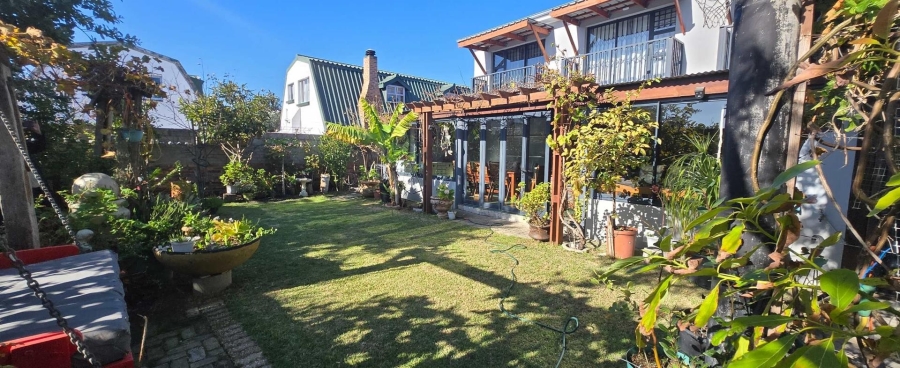 6 Bedroom Property for Sale in Franskraal Western Cape
